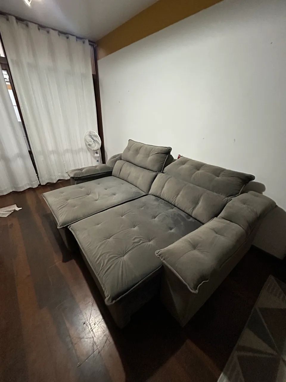 Sofá suede reclinavel cinza - Foto 2