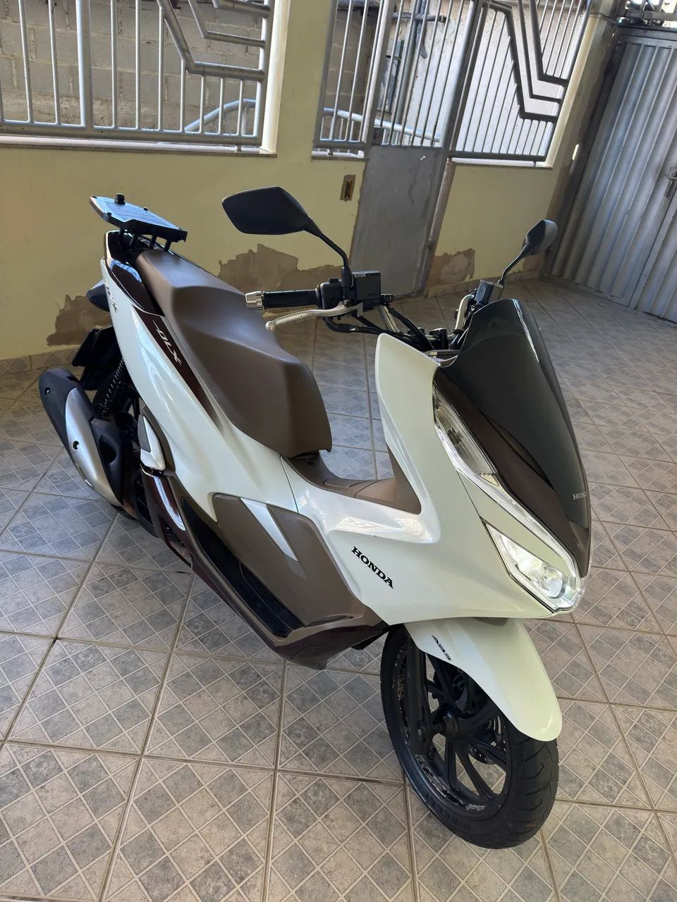 PCX DLX 2021 - Foto 3