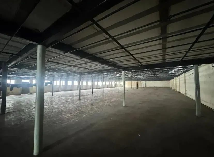Galpão p/ Locação Comercial e Indústrial em via Principal com 5900 m2. - Foto 2