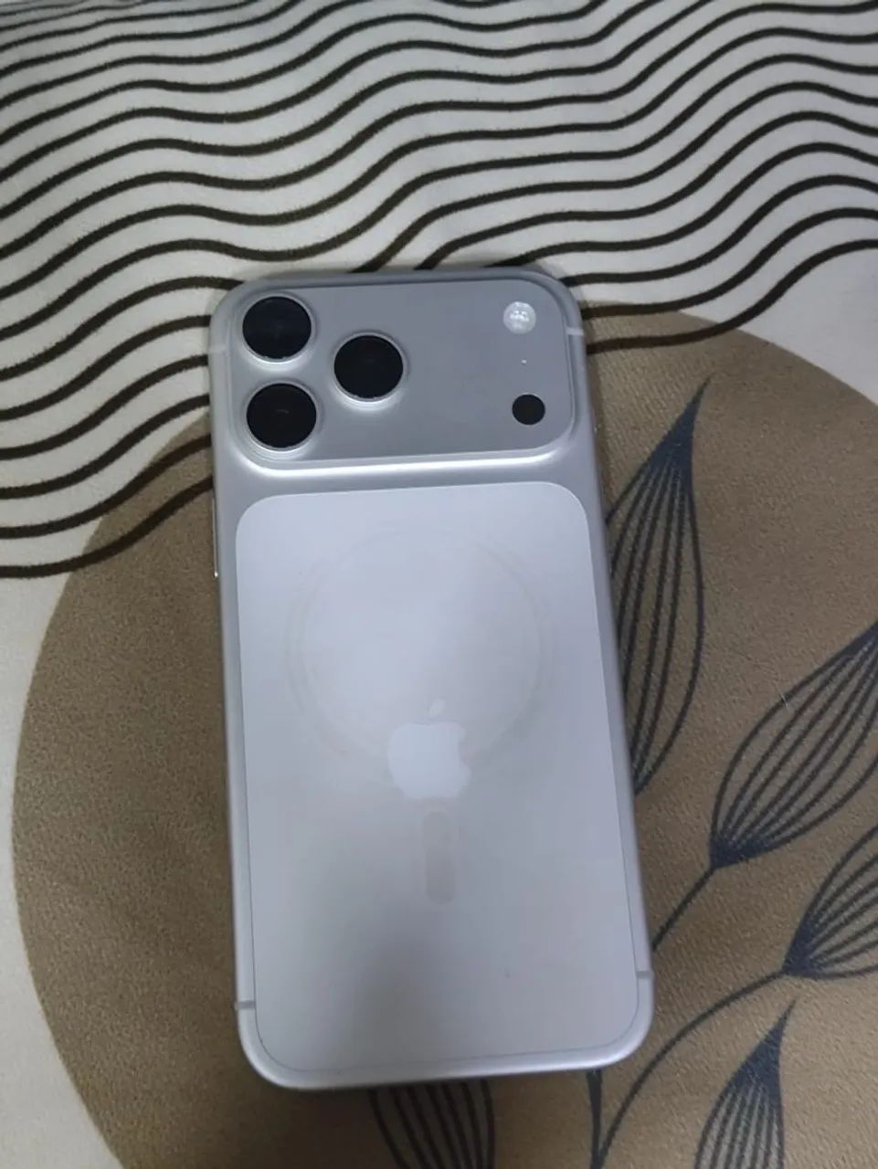 iPhone 17 pro max prata