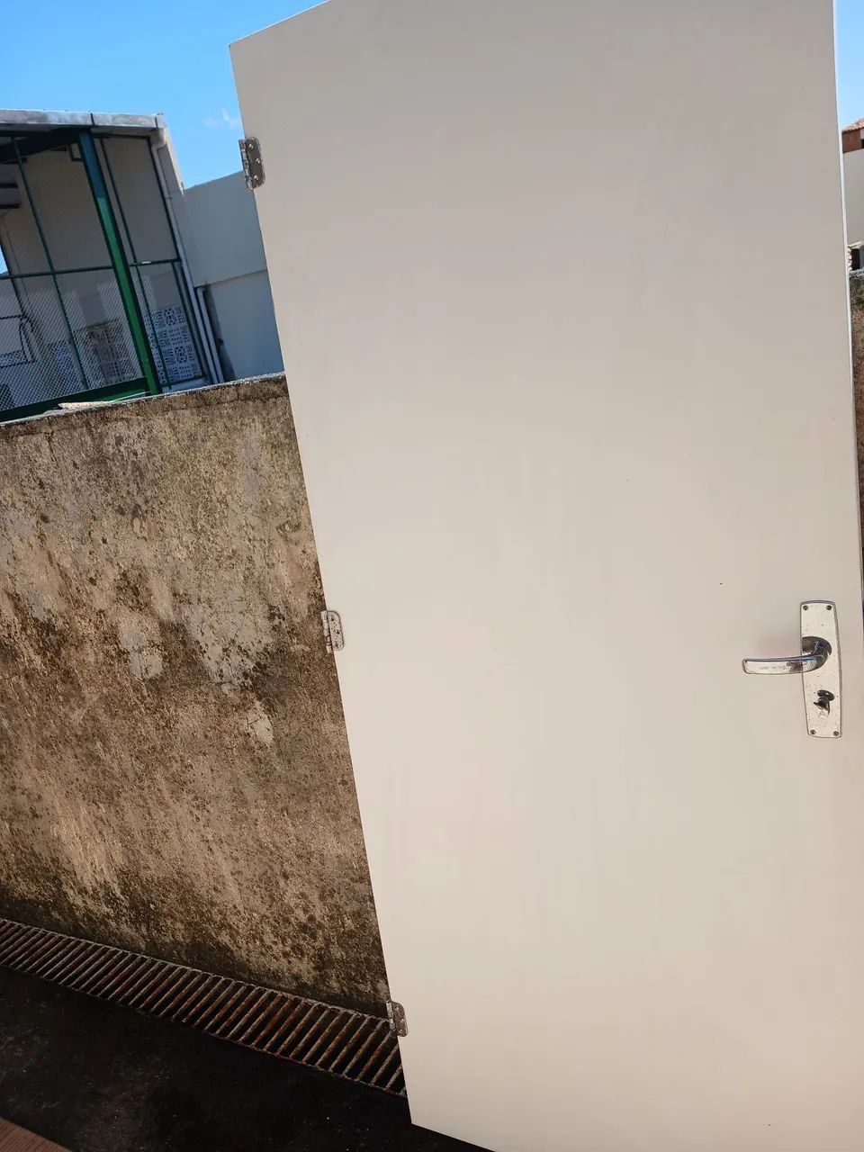Portas de madeira MDF resistente a água perfeito estado  - Foto 3