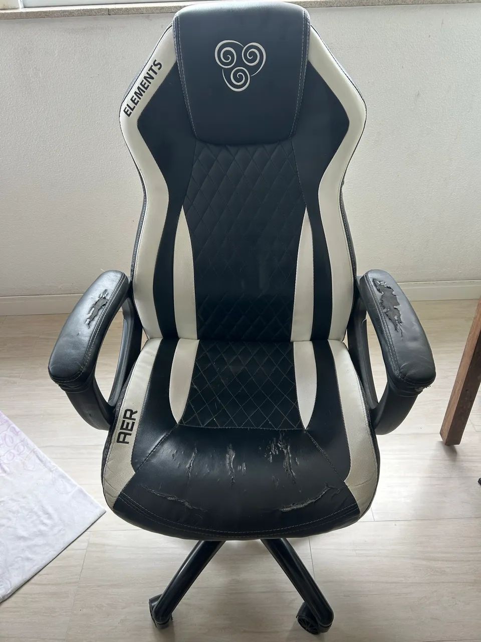 Cadeira gamer semi nova - Foto 3