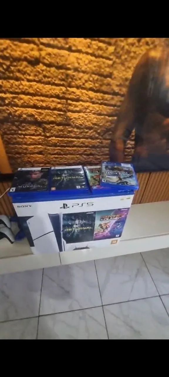 PS5 FÍSICO 4 JOGOS E 2 CONTROLES - Foto 2