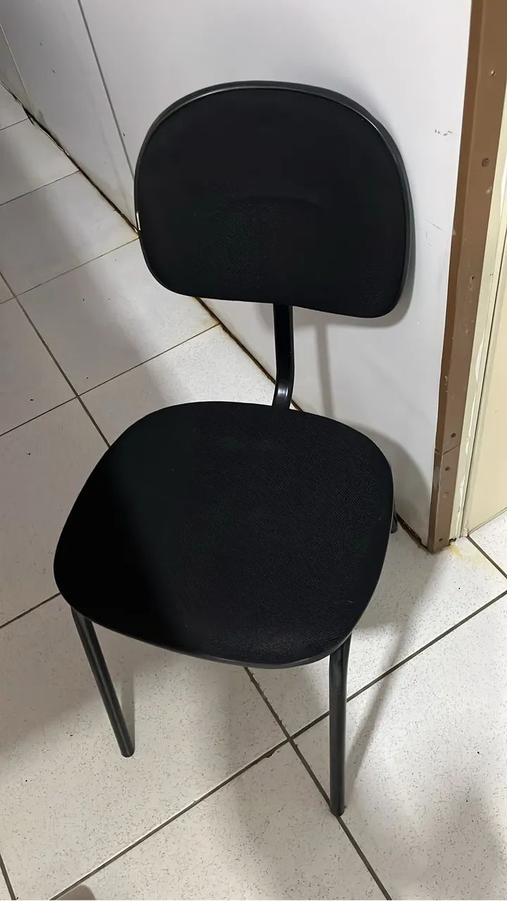 Cadeiras acolchoadas com apoio e sem  - Foto 4