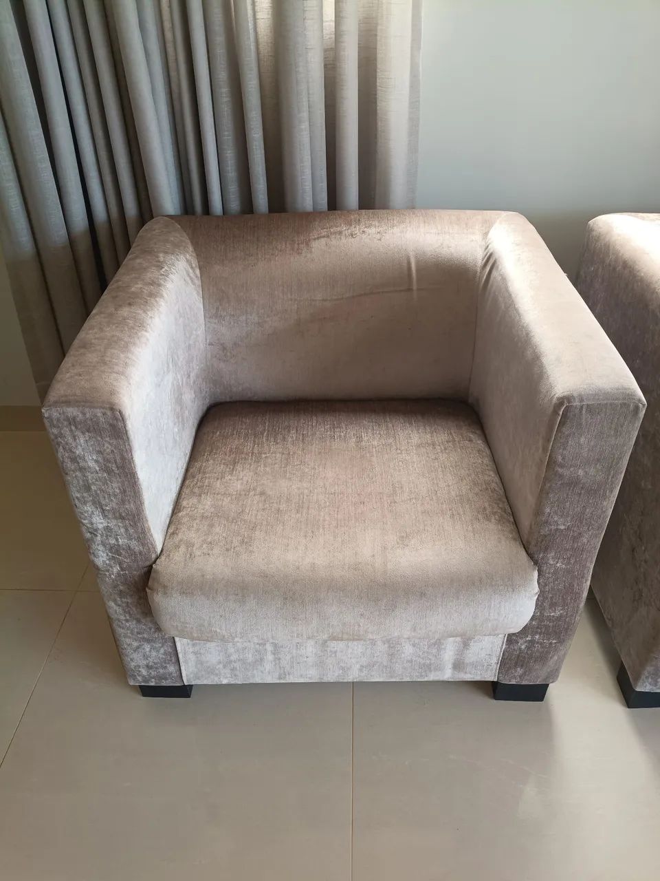  Par de Poltronas Cinza em Tecido - Foto 4