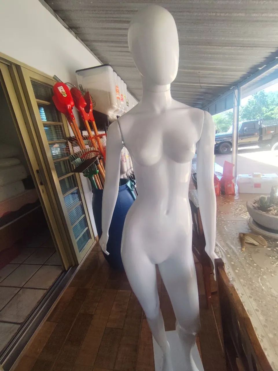 Vende manequim feminino
