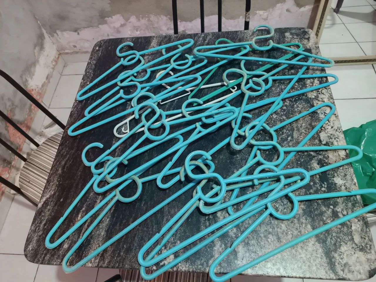 Cabides 1 real cada