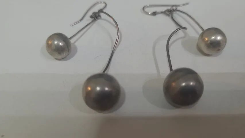 brincos em prata de gancho com pingente de bola - Foto 4