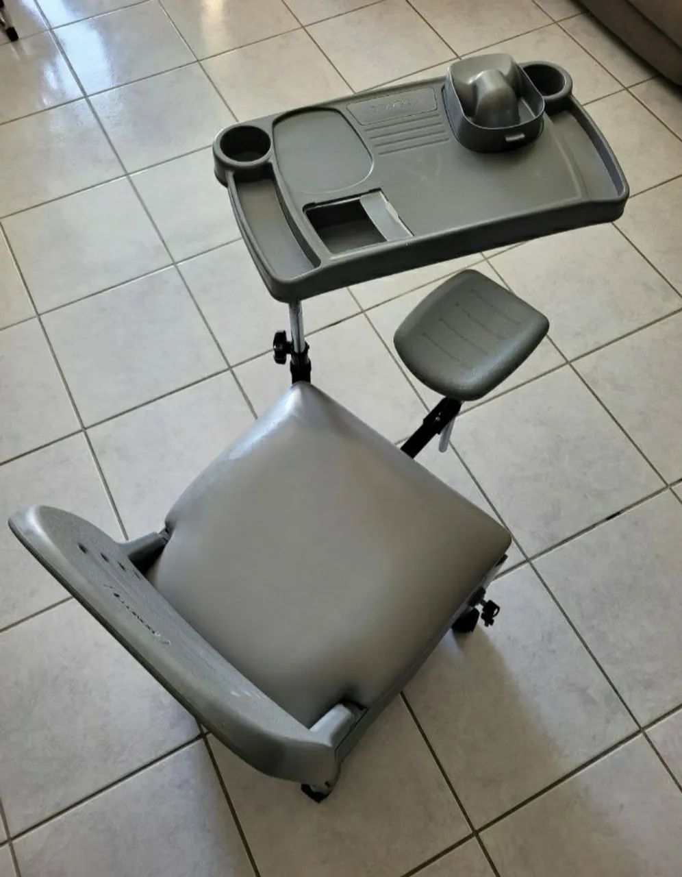 Cadeira CIRANDINHA DOMPEL PARA MANICURE 