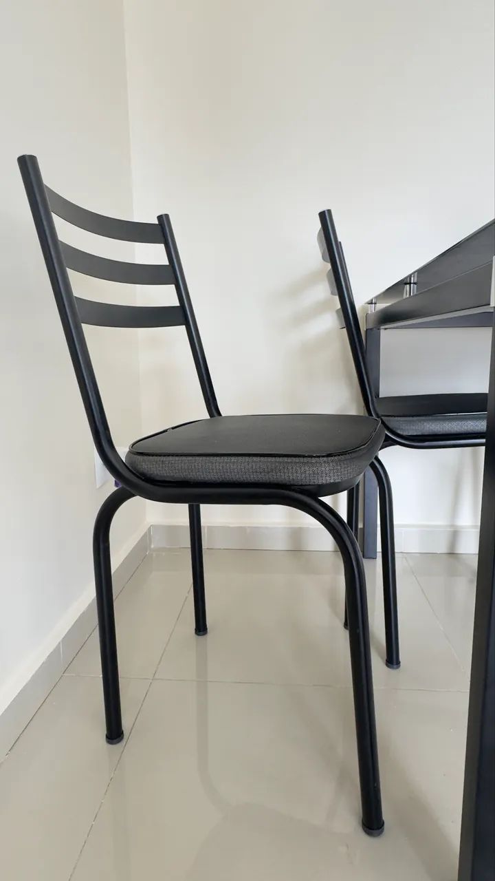 Jogo de mesa de jantar com 4 cadeiras  - Foto 4