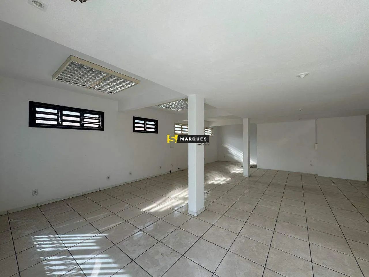 Sala Comercial com 110 m² de área privativa no bairro Costa e Silva. - Foto 3