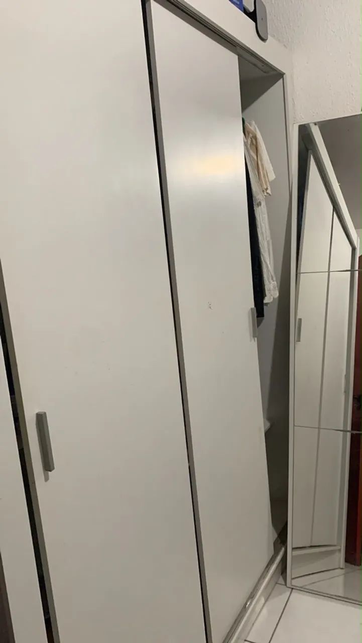 Guarda Roupa com espelho 