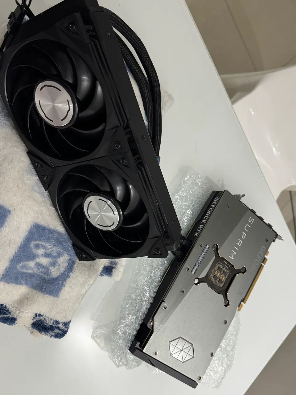 Rtx 4090 msi suprim liquid - Foto 5