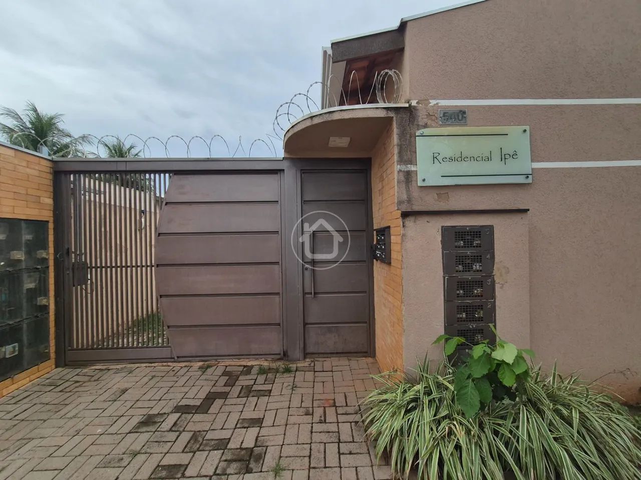 CASA COM 2 DORMITORIOS EM COND FECHADO - Foto 2