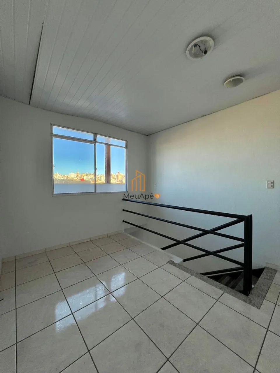 Cobertura ampla com 3 quartos e 2 vagas no Cachoeirinha - Foto 3