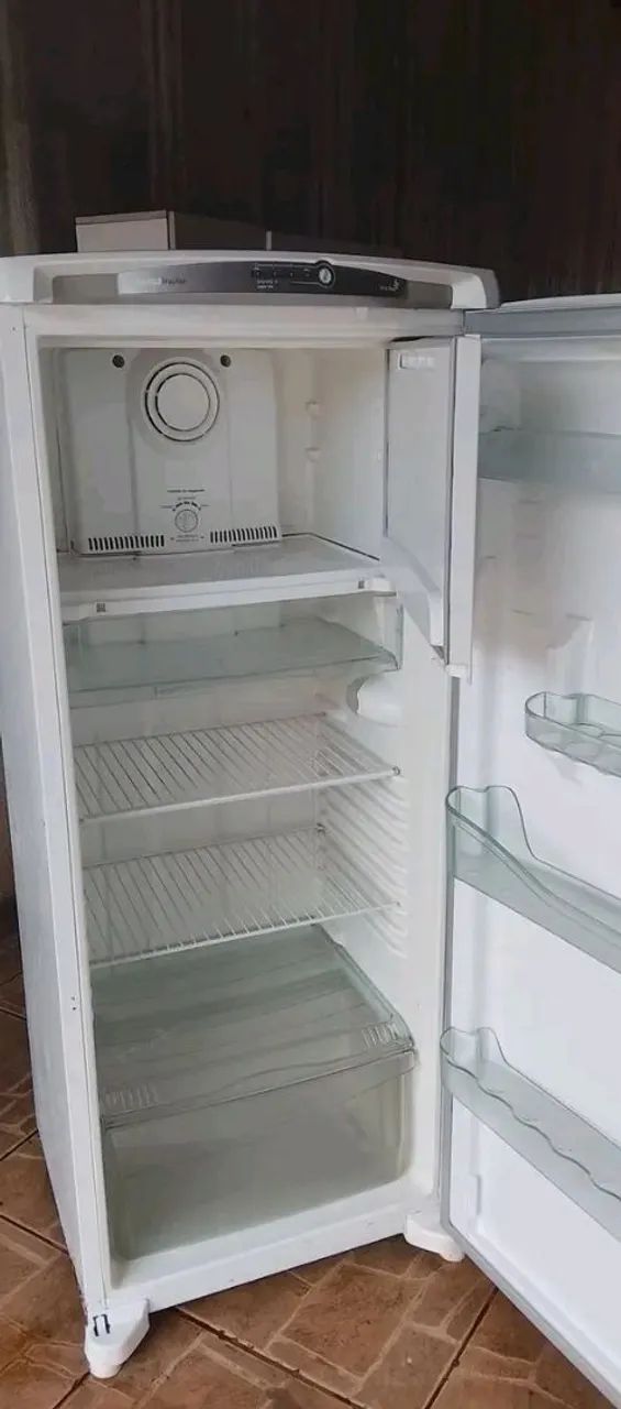 Vende-se geladeira marca Consul funciona perfeitamente  - Foto 4