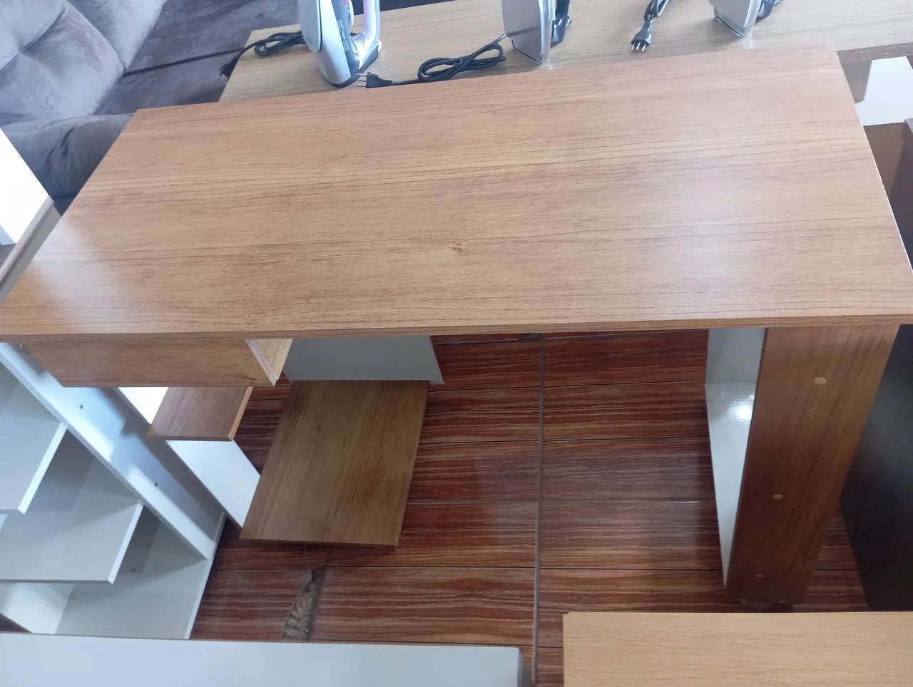 Escrivaninha nova em oferta 