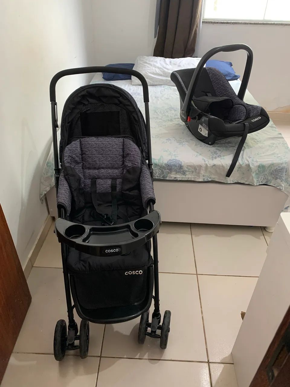 Carrinho com bebê conforto - Cosco reverse, preto - Foto 3