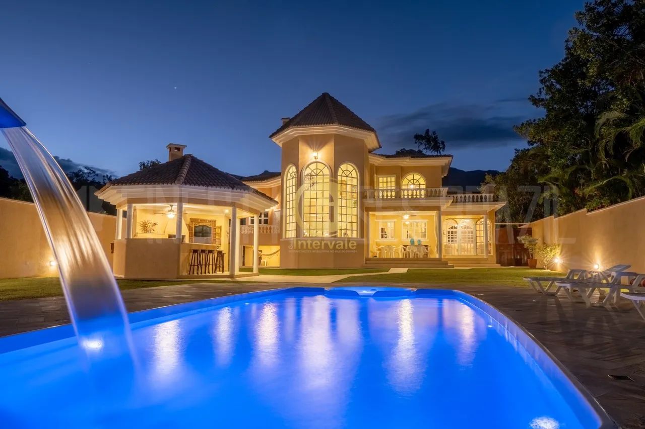 Casa à beira-mar em condomínio - Amplo jardim pé na areia - Linda piscina - Quiosque gourm - Foto 2