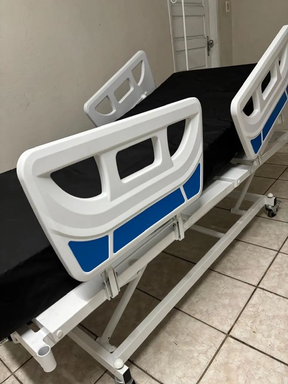 Cama hospitalar com colchão semi nova  - Foto 2