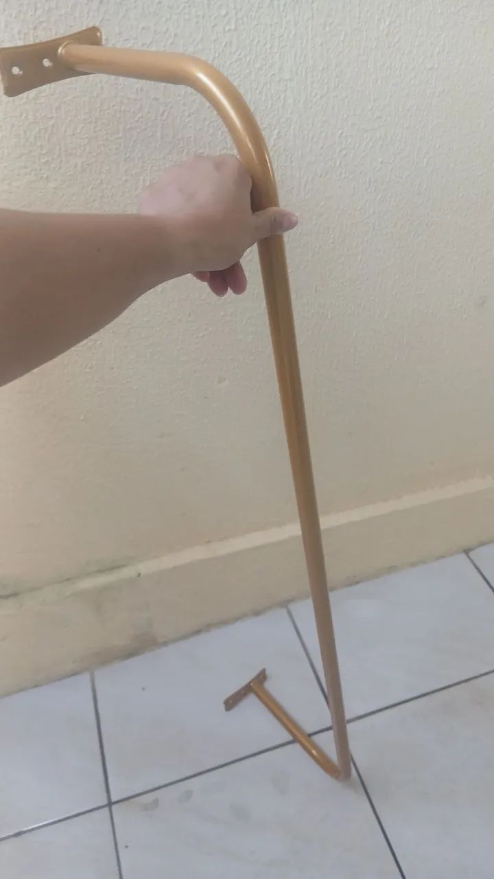 Arara de parede 