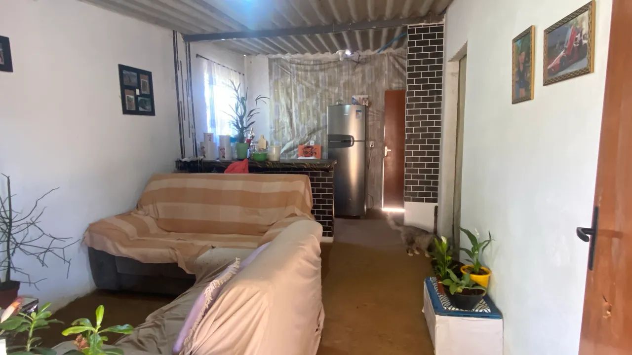 Lote com casa de quatro cômodos.  - Foto 4