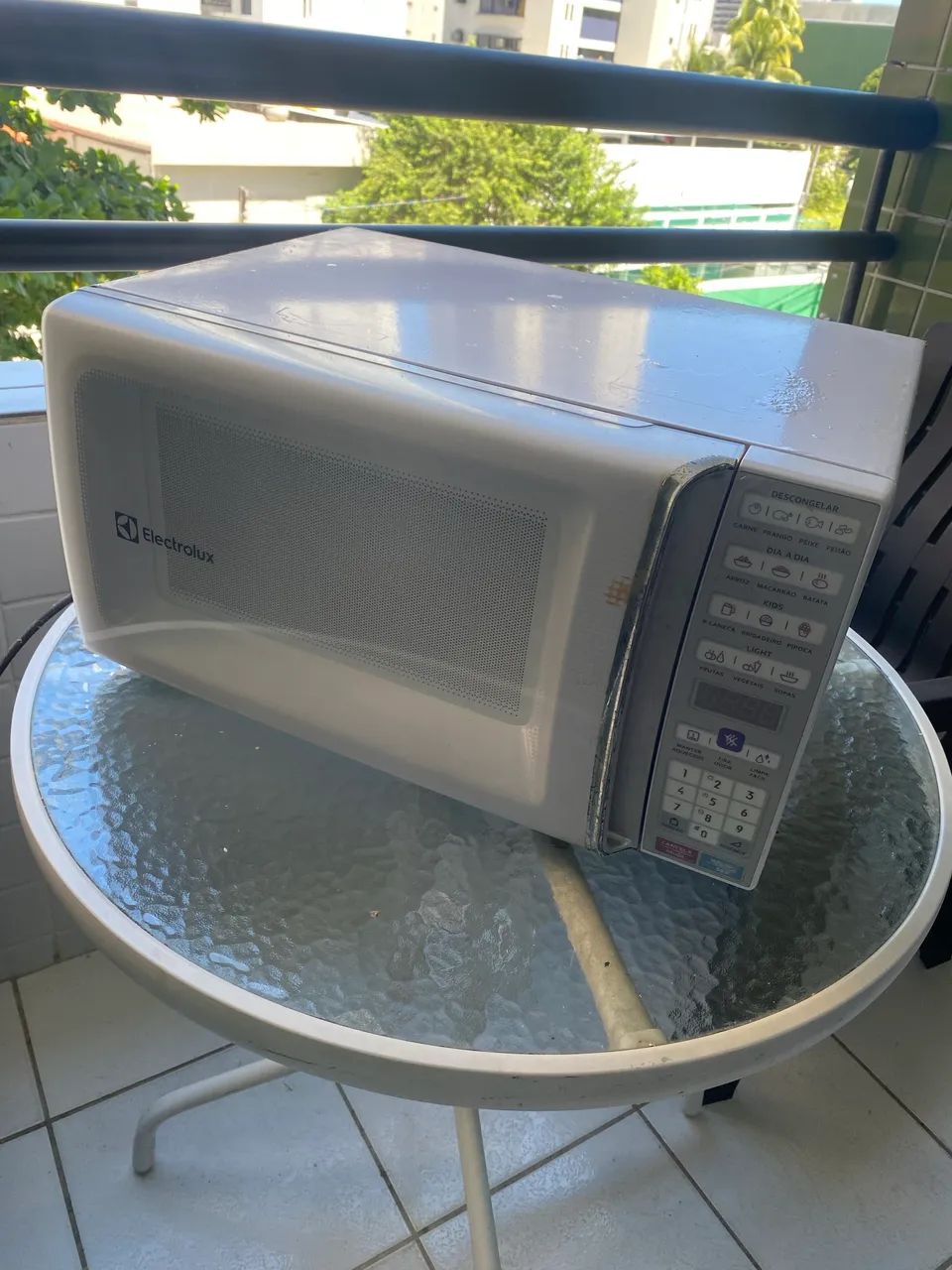 MICRO-ONDAS ELECTROLUX MTO30 20L - BRANCO 