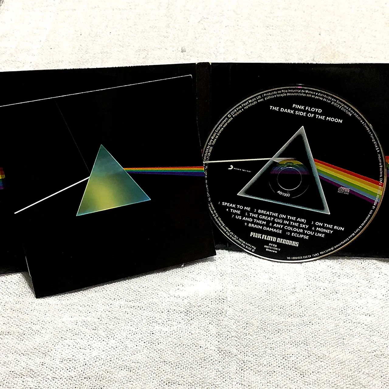 Cd: Pink Floyd - The Dark Side Of The Moon - CDs, DVDs etc - Santa
