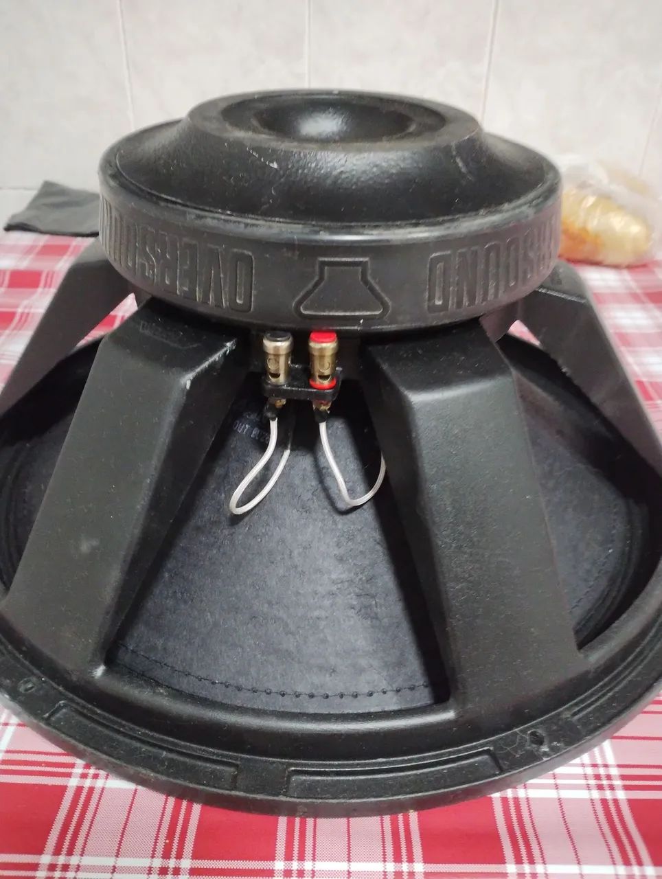 SUB DE 18 POLEGADAS OVERSOUND 800W