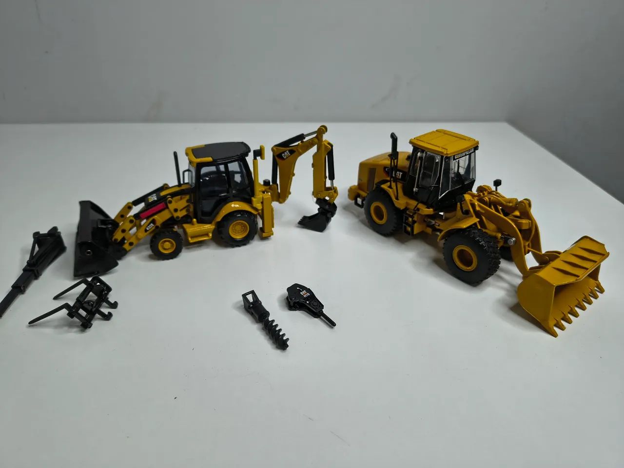 Miniatura Caterpillar Pá e Retroescavadeira 1/50