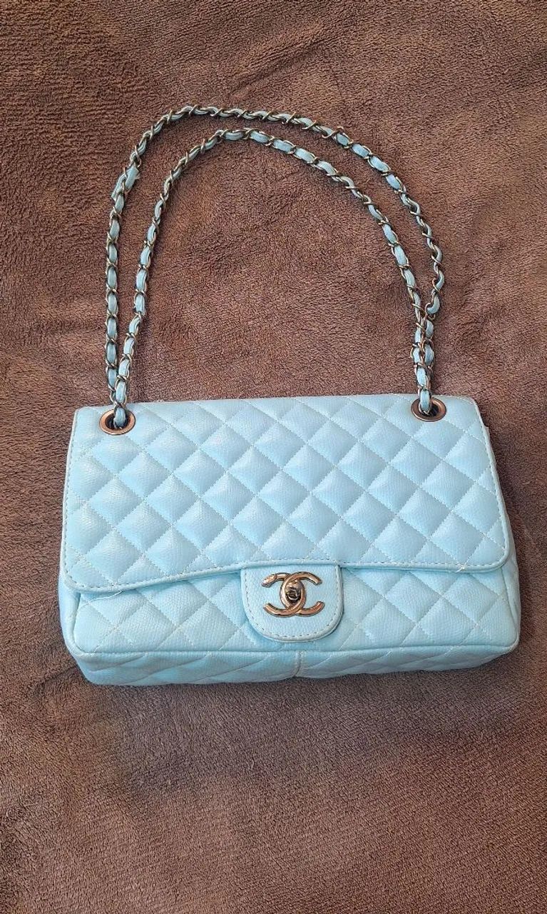 Bolsa da Chanel cor azul com alca trabalhada com corrente  - Foto 2