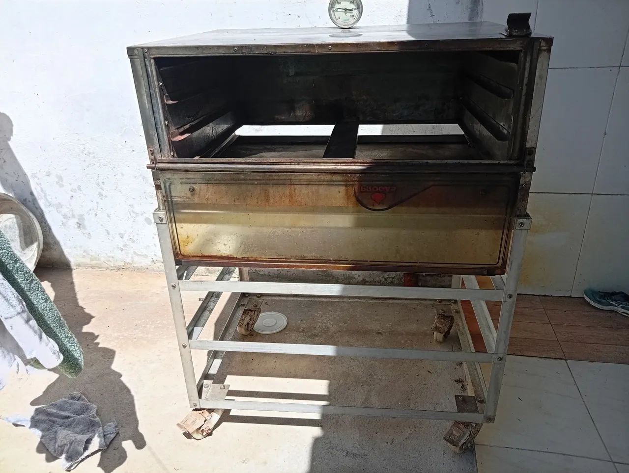 Ainda vem com a base do forno  - Foto 3
