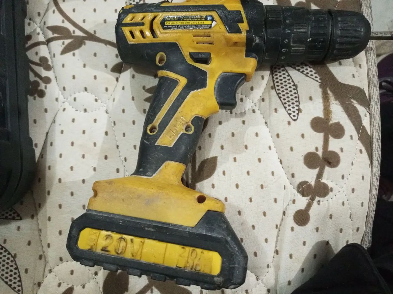 parafusadeira/furadeira de 20V da marca Vonde.