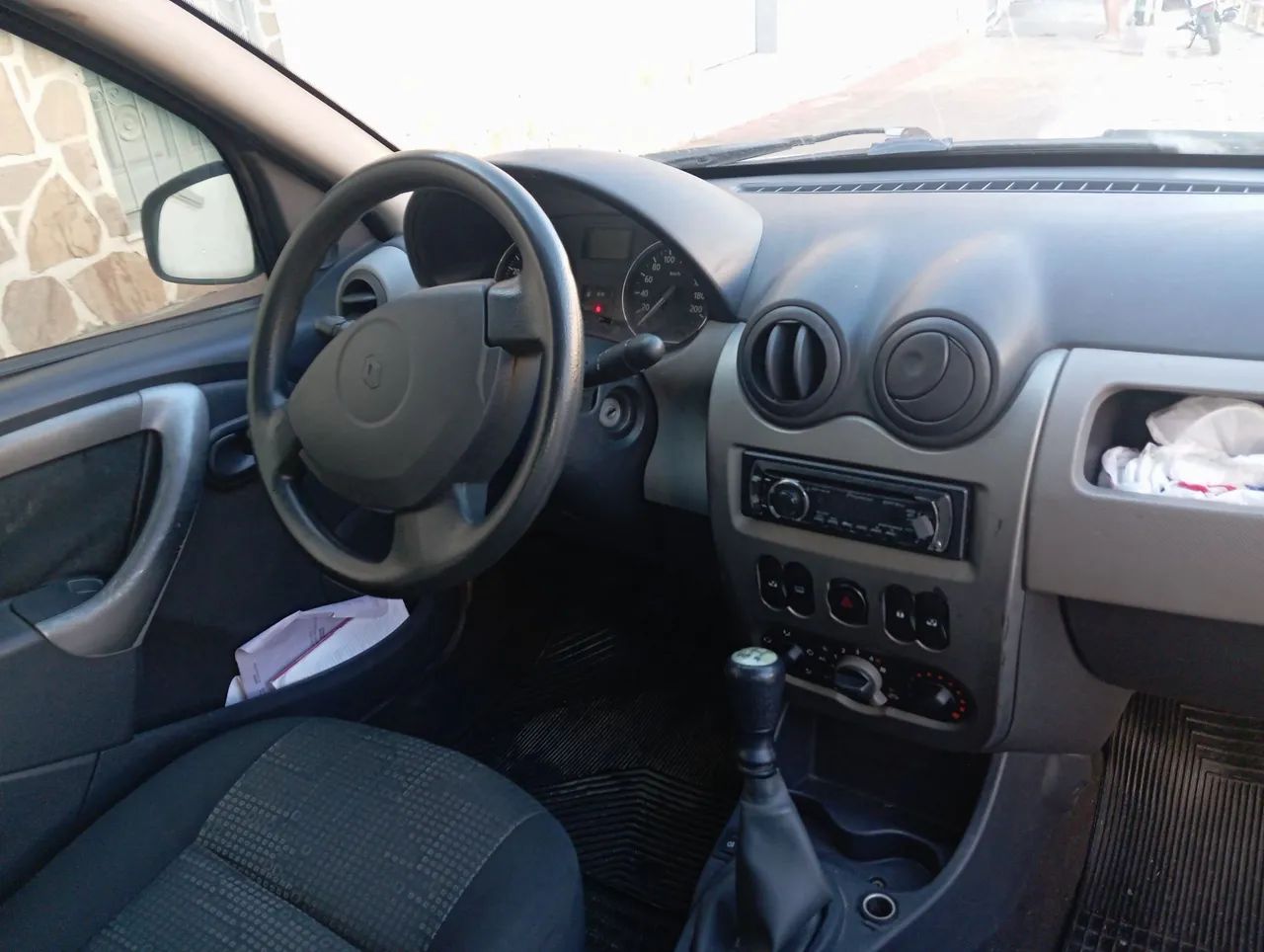 Renault Sandero Expression Hi-flex 1.0 16V 5P 2010 - Foto 3