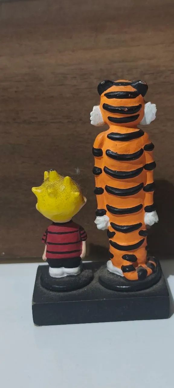 Miniatura Decorativa Calvin e Haroldo em Ferro 9 cm - Foto 2