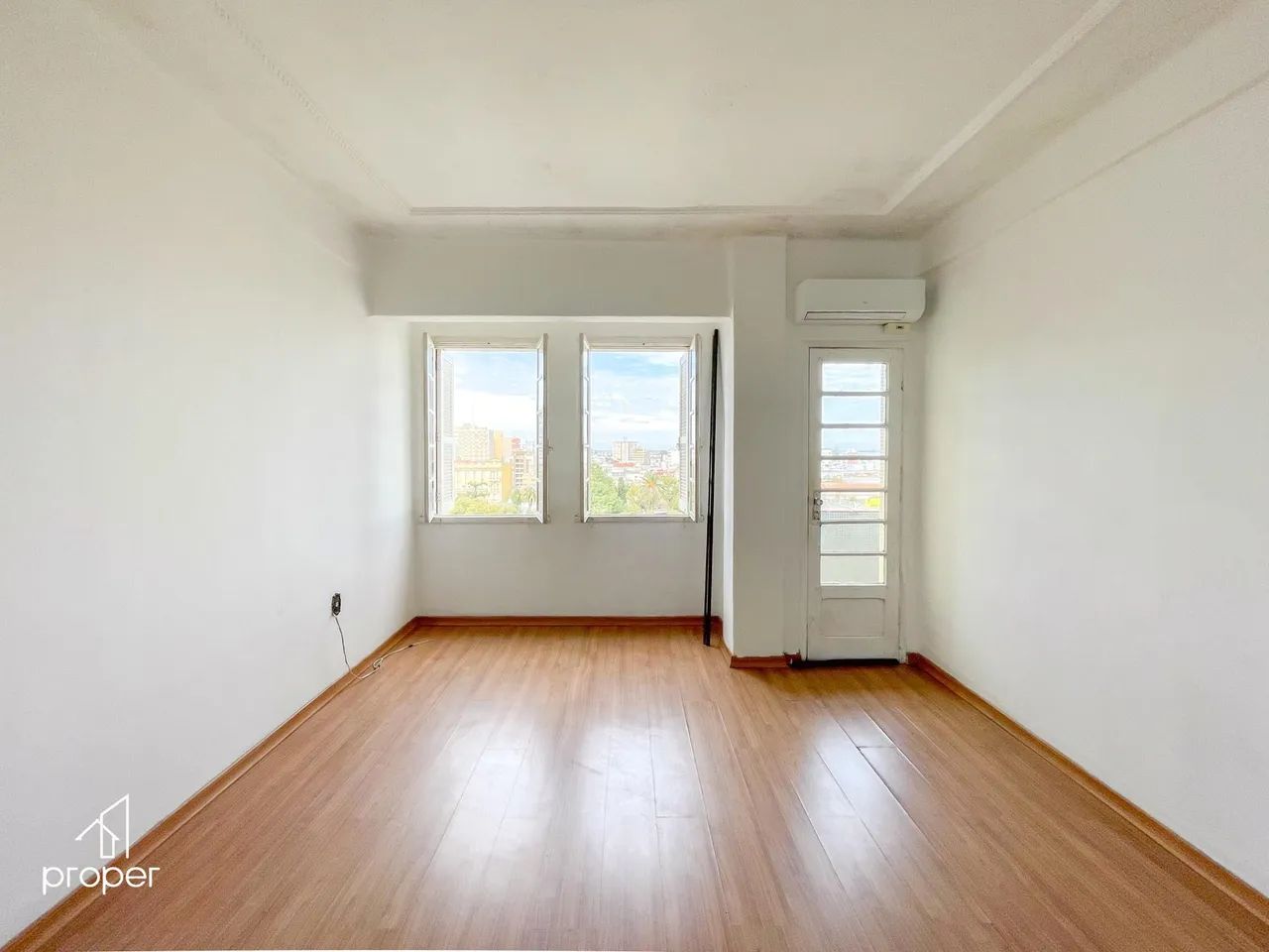 Apartamento com 2 dormitórios à venda no Centro de Pelotas.