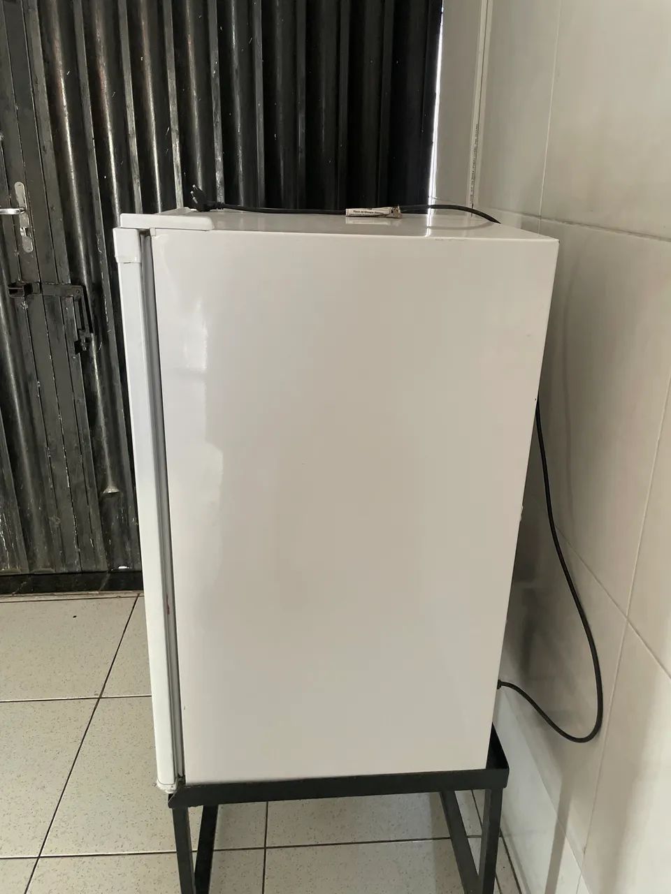 Frigobar em perfeito estado de conservação funcionando perfeitamente. - Foto 2