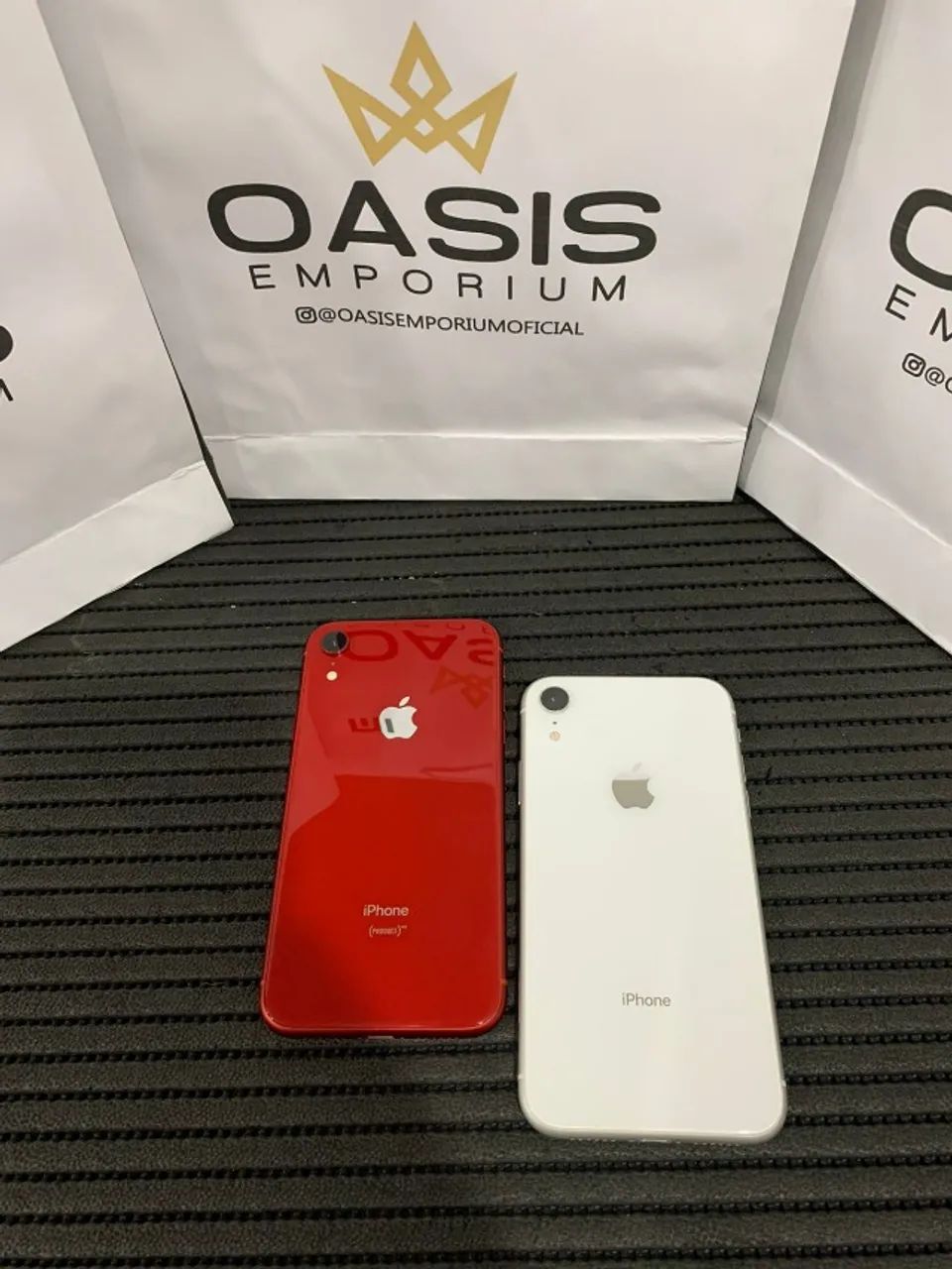 iPhone XR 64GB 8台セット iPhone XR 64GB Vermelho 78% Seminovo Final Mês - Celulares e