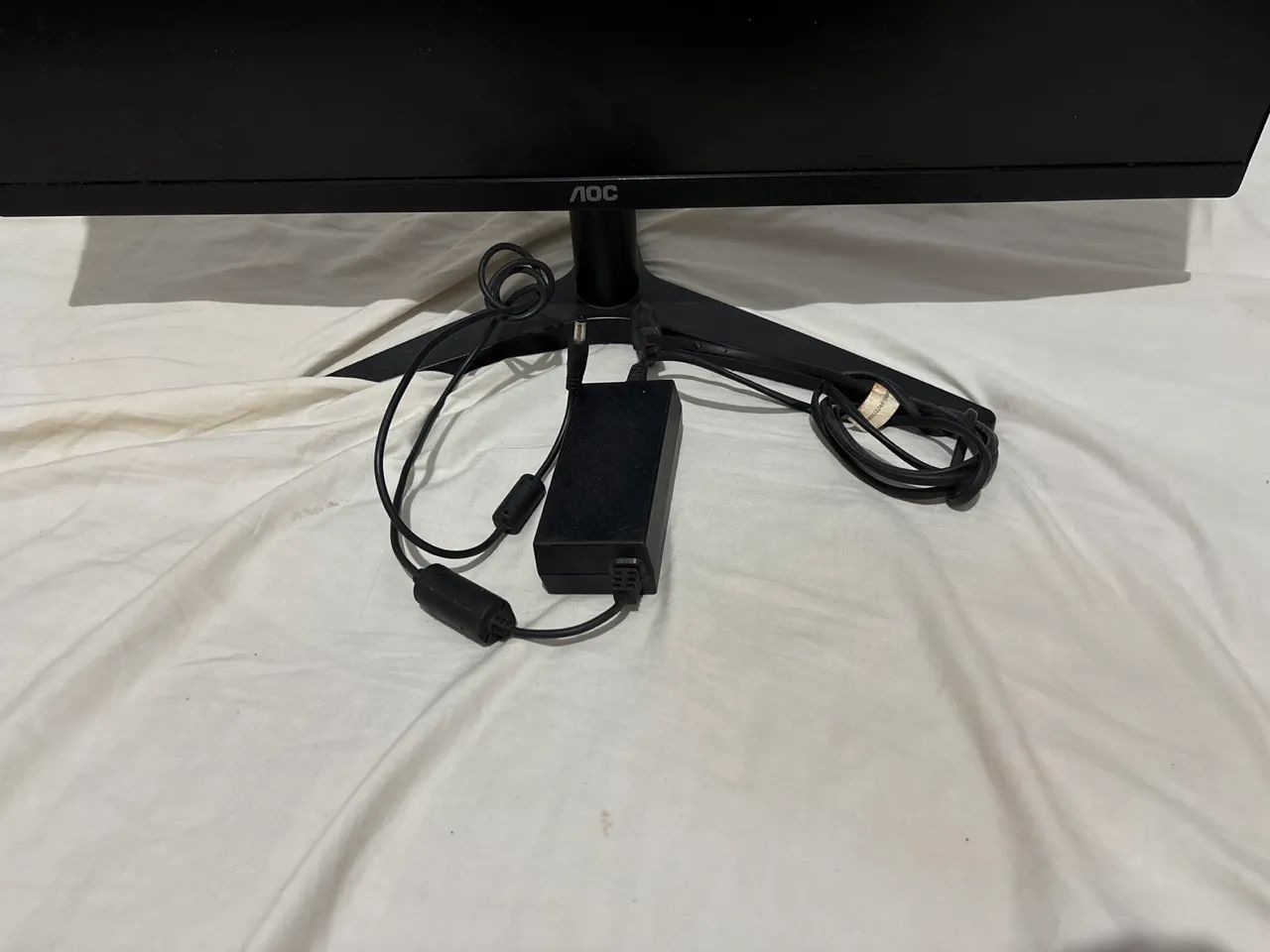 Monitor AOC 27 polegadas com cabos  - Foto 3