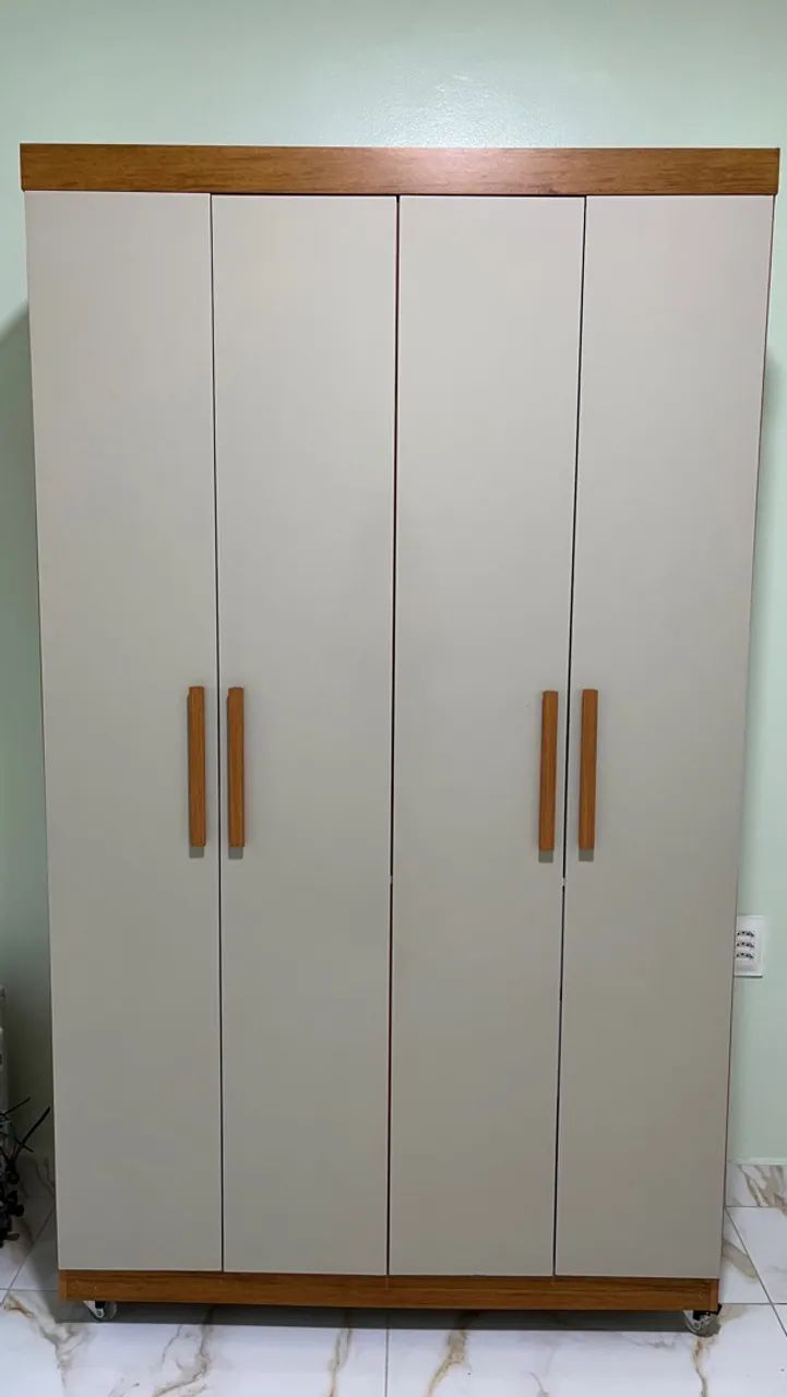 Guarda-roupa 4 portas