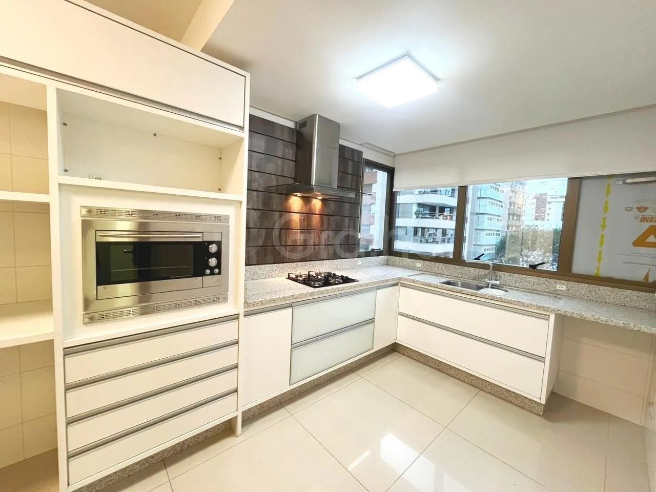 Apartamento de 256m² com 4 suítes no Centro - Foto 4