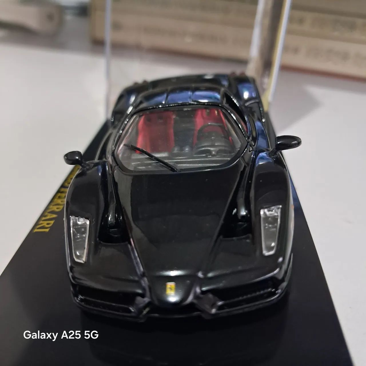 MINIATURA ENZO FERRARI PRETA - Foto 2
