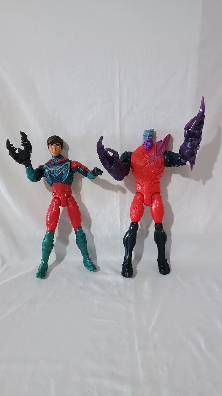Lote com dois bonecos Maxsteel 