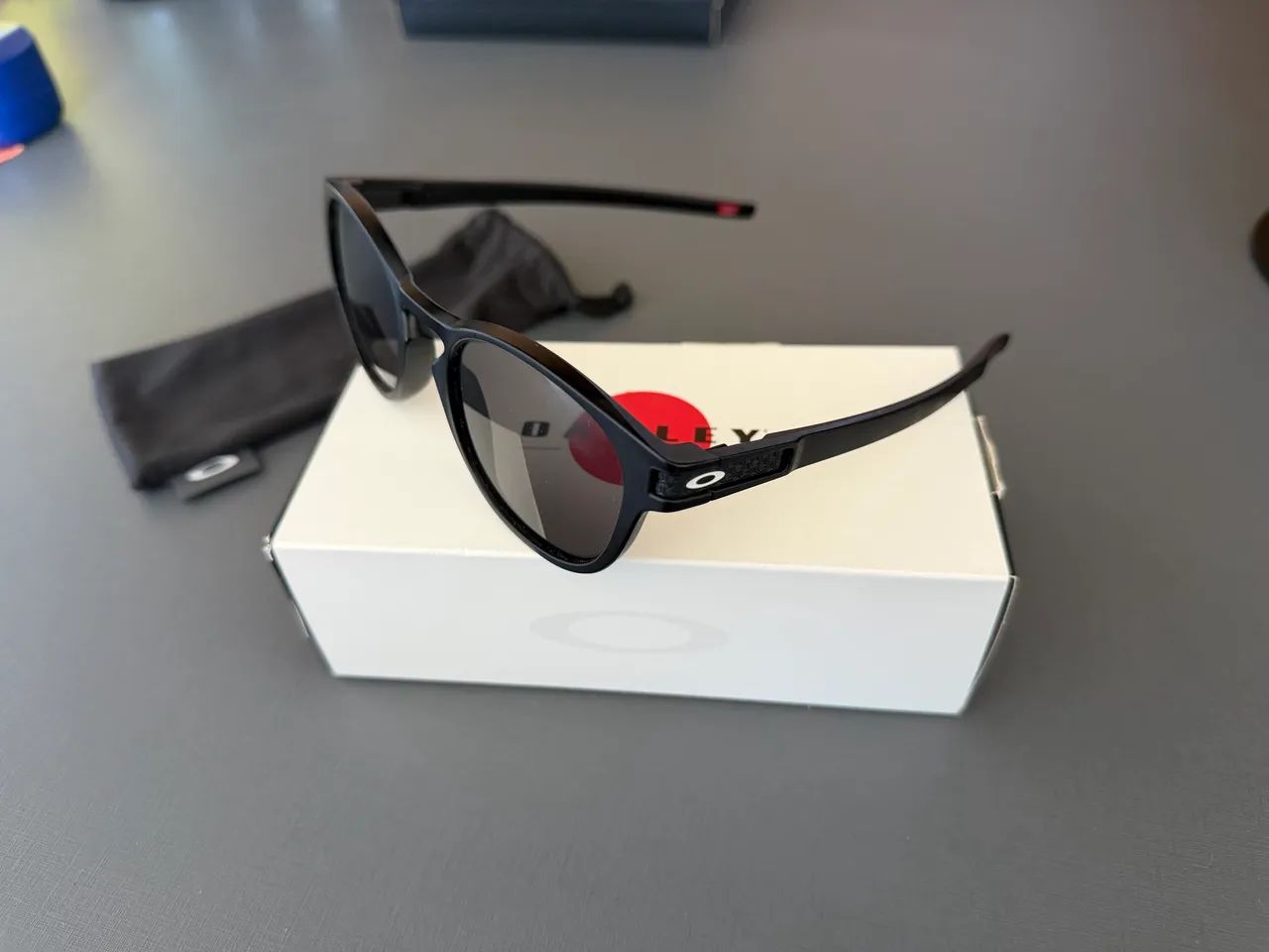 Óculos de sol Oakley Latch Prizm Grey  