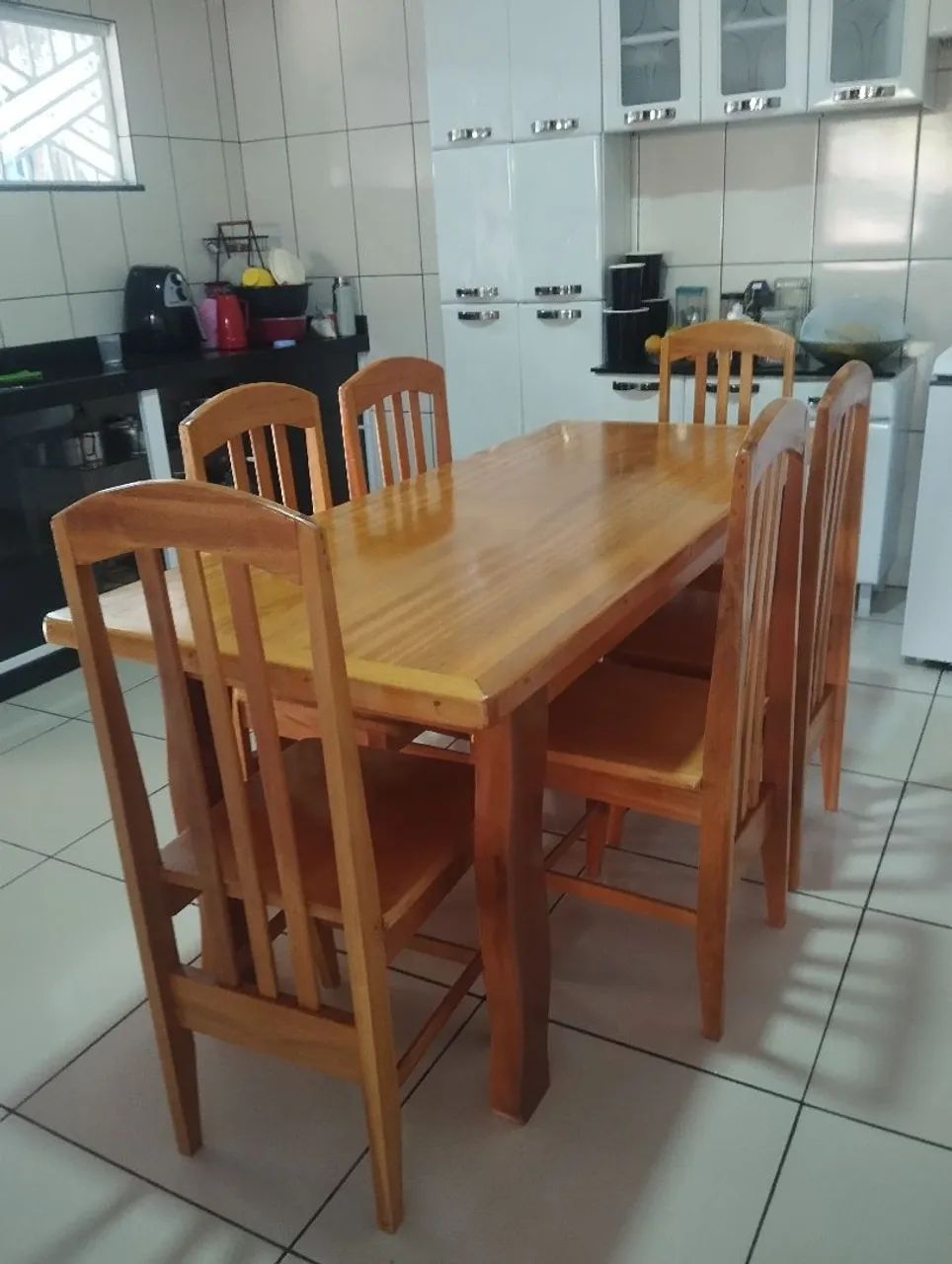 Mesa de jantar com 6 cadeiras 