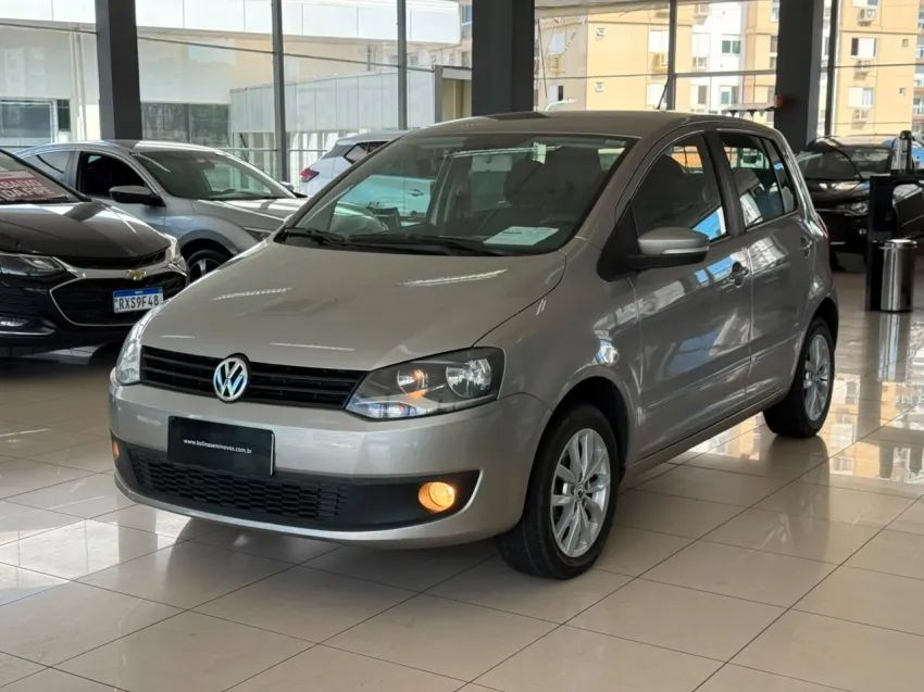 Volkswagen Fox 1.0 MI Total Flex 8V 5P 2014 - Foto 3