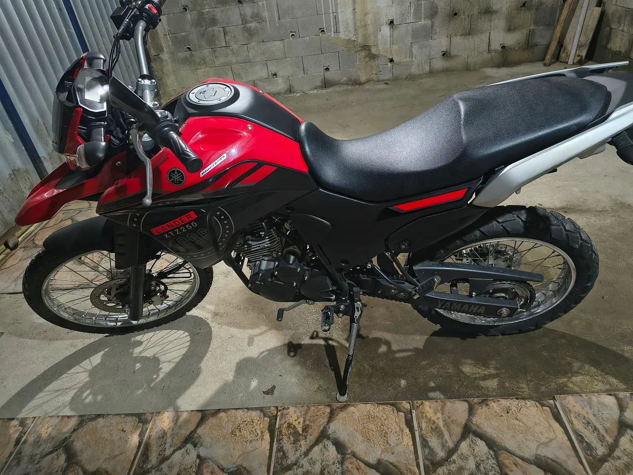 Lander muito nova  - Foto 2