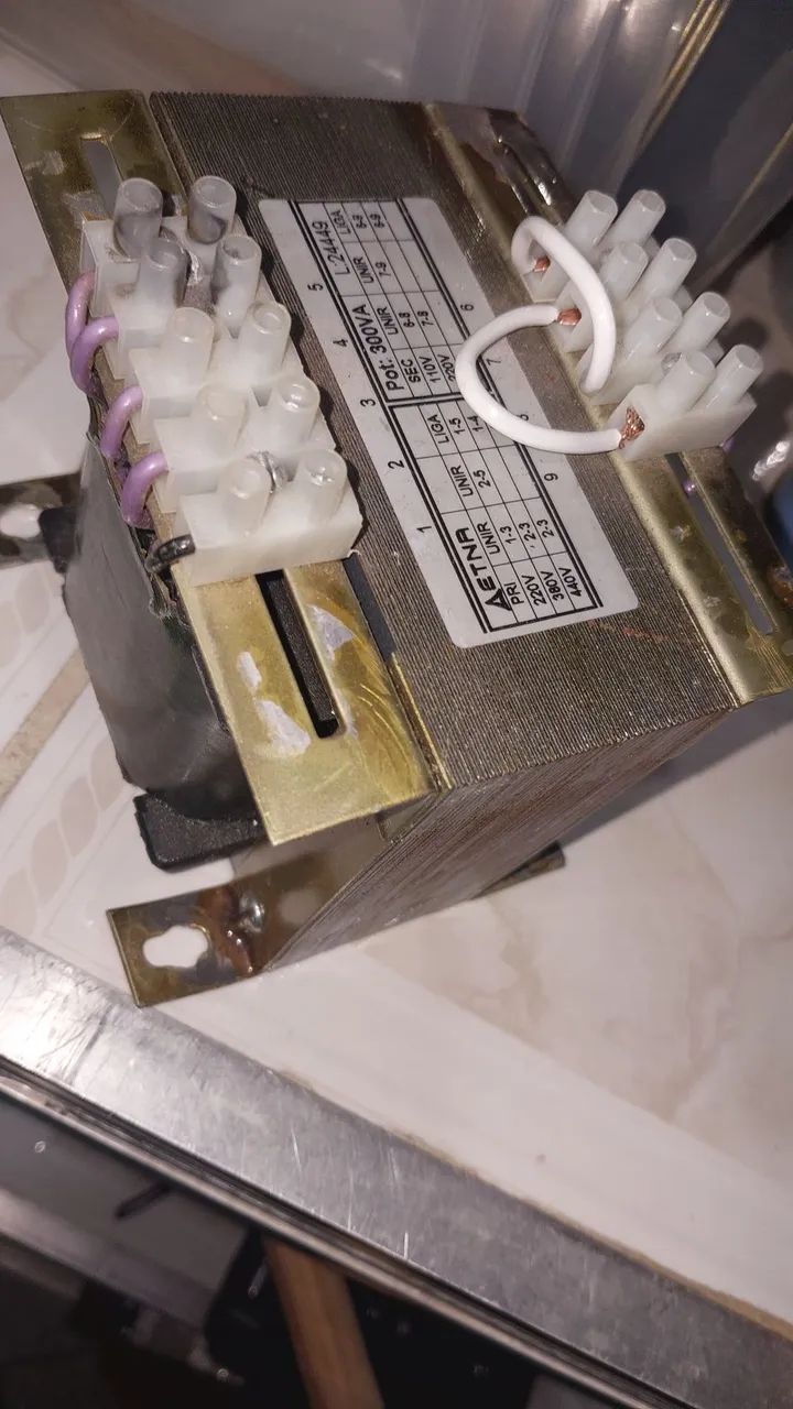 transformador de comando da marca Aetna, com potência de 300VA - Foto 2