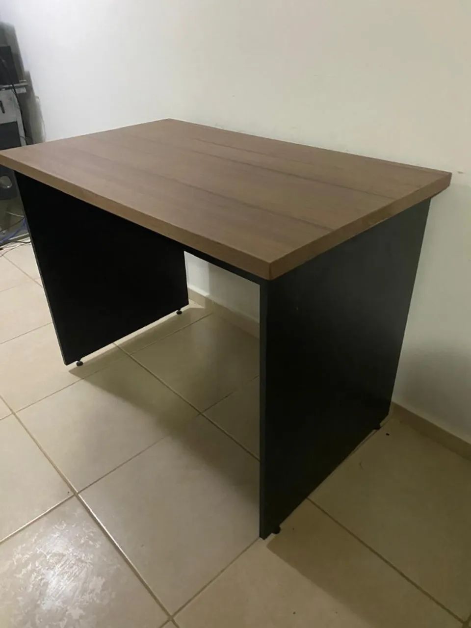 Mesa de MDF Usada 100cm x 60cm x 72cm