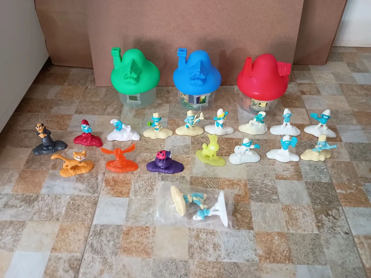 Lote smurfs MC Donald's com 21 peças 
